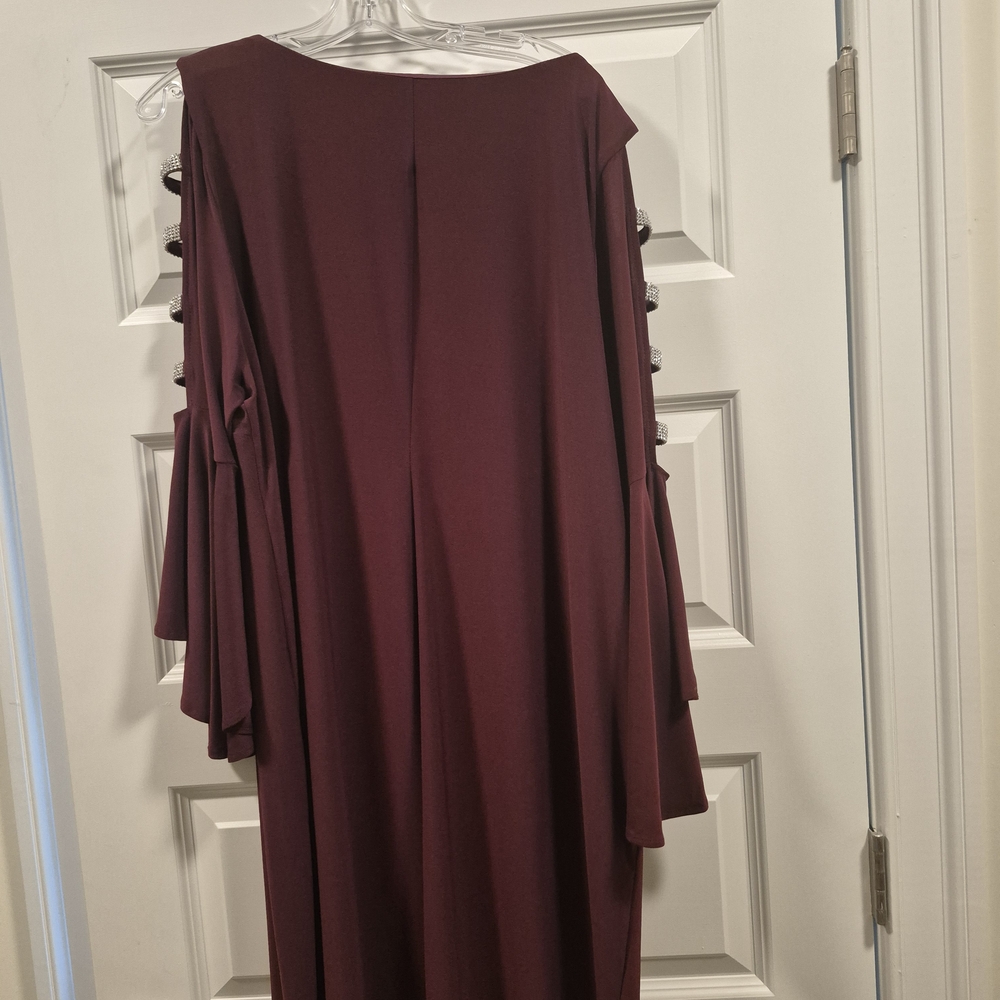 Elegant Burgundy Dress with Button Detail
